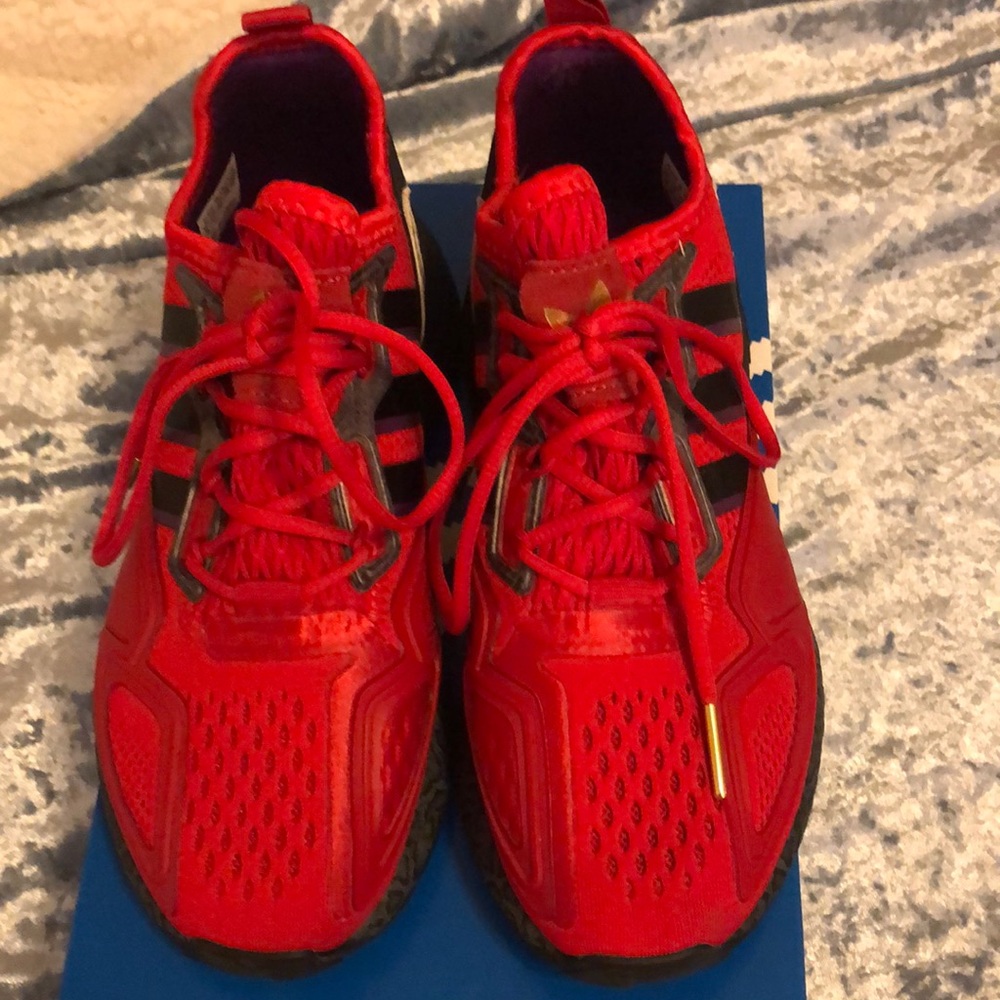 Adidas tennis shoes size 4 Big Kids (6 Womens)